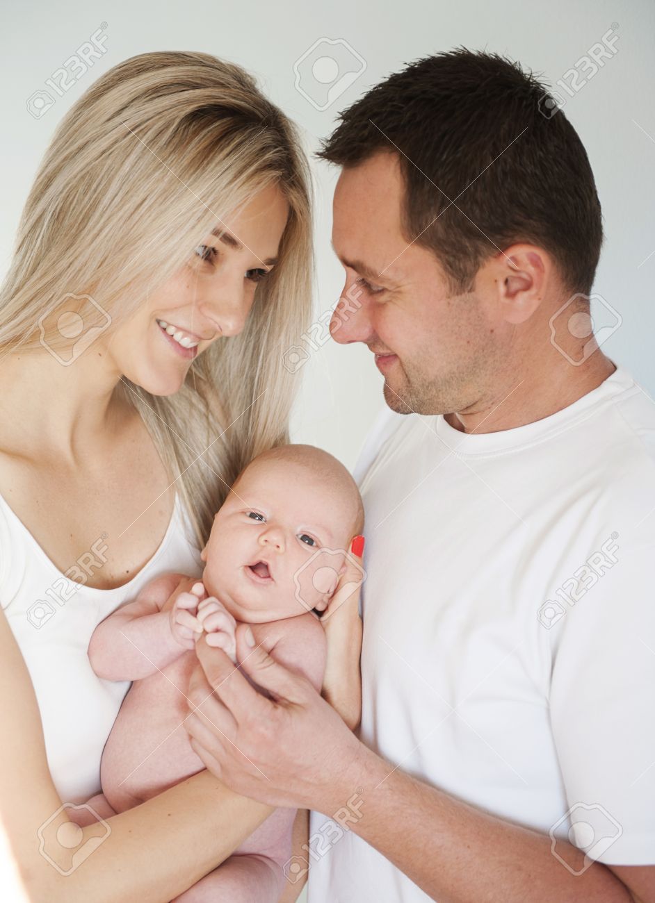 family photo with newborn baby