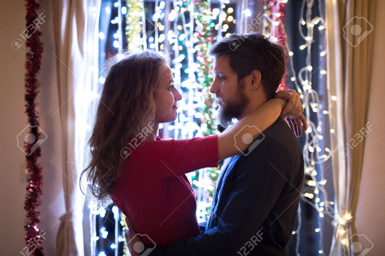 Schone Hippie Paare Das Ende Des Jahres Da Die Partei An