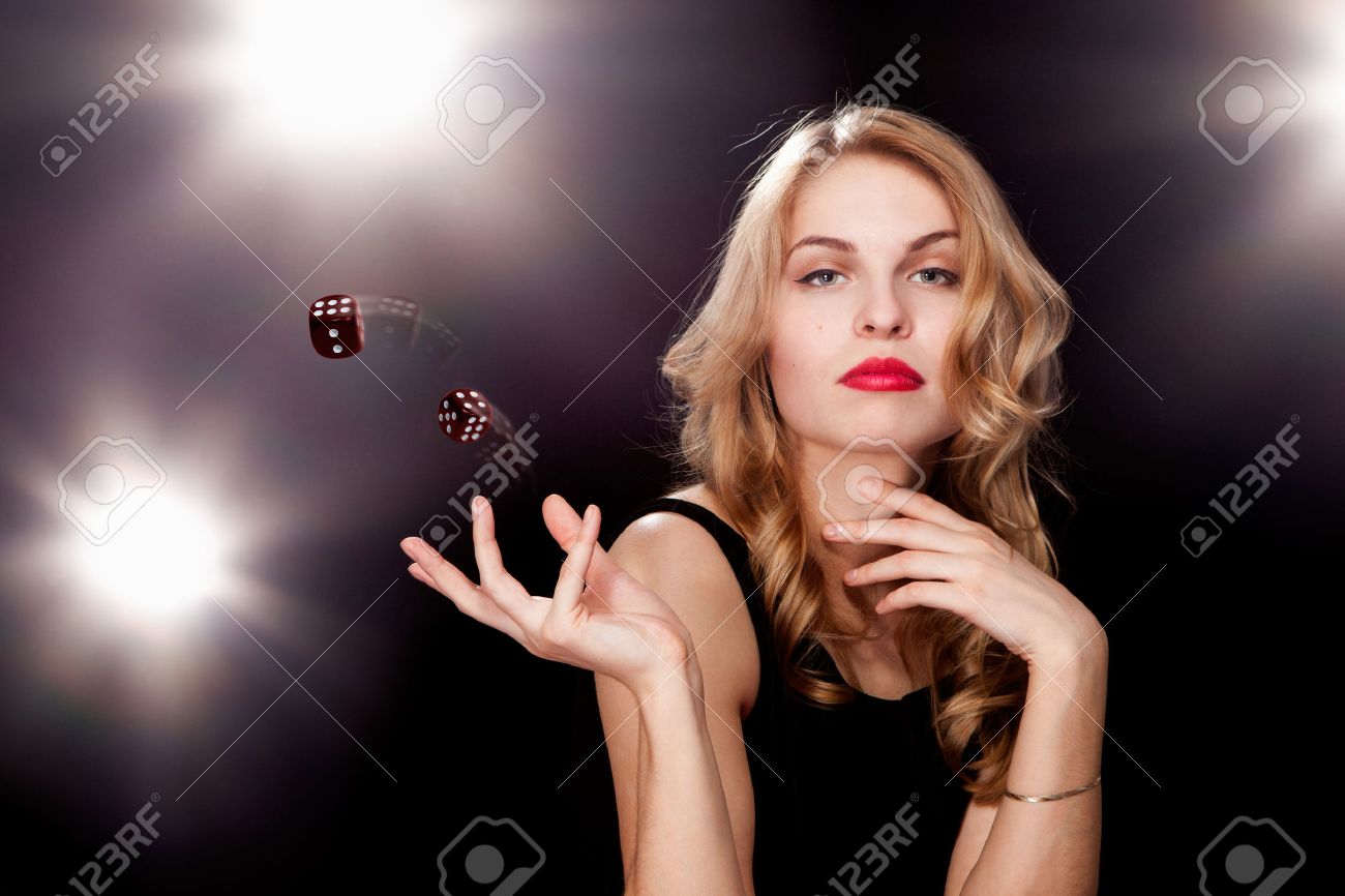 young girl playing in the gambling in casino - 29490015 young girl playing in the gambling in casino - 29490015