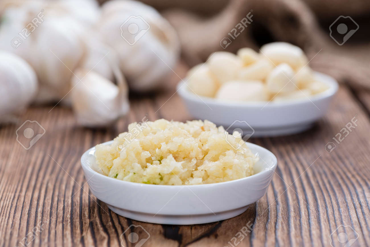 https://previews.123rf.com/images/handmadepictures/handmadepictures1501/handmadepictures150100621/35117786-portion-of-crushed-garlic-close-up-shot-on-wooden-background.jpg