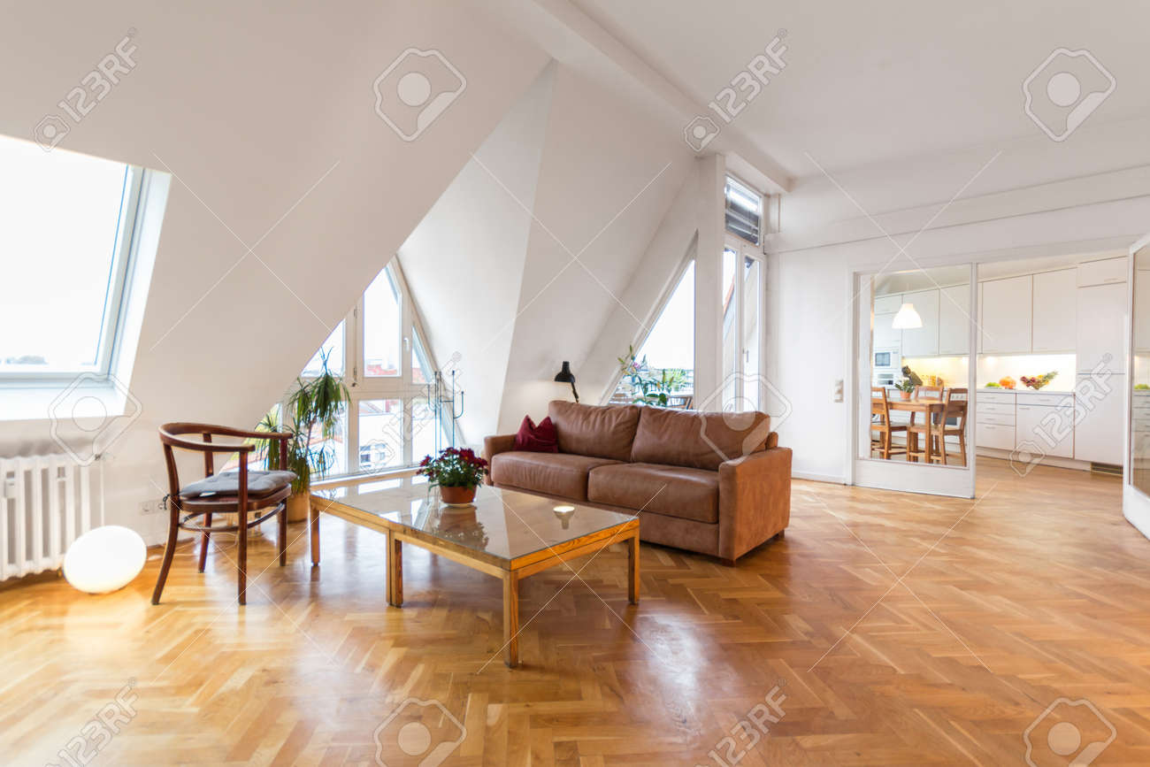 Wohnzimmer Schones Zuhause Interieur Mit Holzboden Lizenzfreie Fotos Bilder Und Stock Fotografie Image 64573267