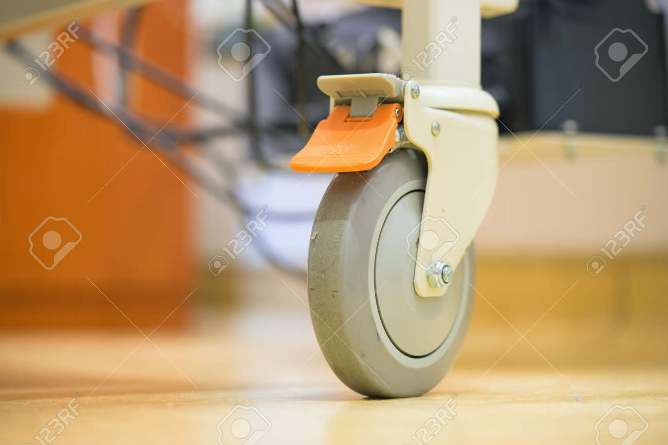 Close Up Krankenhaus Bett Wheels Konzept Und Ideen Fur Gesundheitswesen Und Medizinische Hintergrund Lizenzfreie Fotos Bilder Und Stock Fotografie Image 71642049
