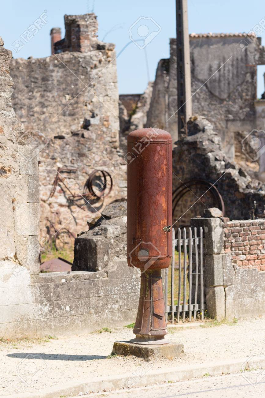 オラドゥール シュル グラヌがあります 遺跡 ナチスによって Ww2 のフランスの村を破壊しました の写真素材 画像素材 Image
