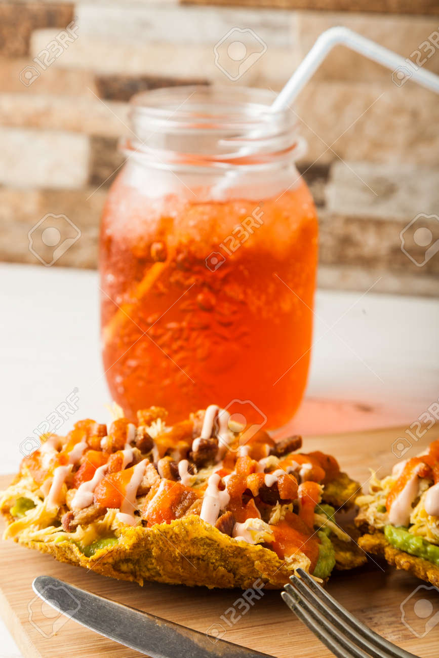 コロンビアの食べ物 Patacones ワカモレと肉 Aguapanela 典型的なドリンクを提供しています の写真素材 画像素材 Image コロンビアの食べ物 Patacones ワカモレと肉 Aguapanela 典型的なドリンクを提供しています の写真素材 画像素材 Image