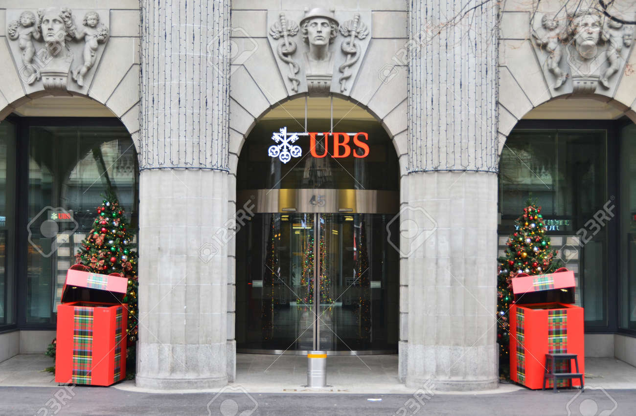 UBS AG はバーゼルとチューリッヒに本社を置くスイスのグローバルな金融サービス会社、チューリッヒ、スイス連邦共和国 - 2013 年 12 月  29 日です。の写真素材・画像素材 Image 33602301