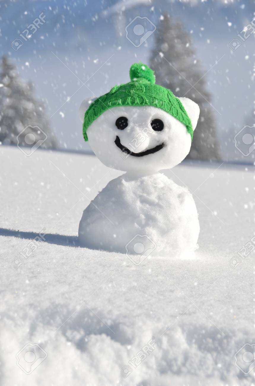Bonhomme De Neige Drole Contre Les Alpes Suisses Banque D Images Et Photos Libres De Droits Image