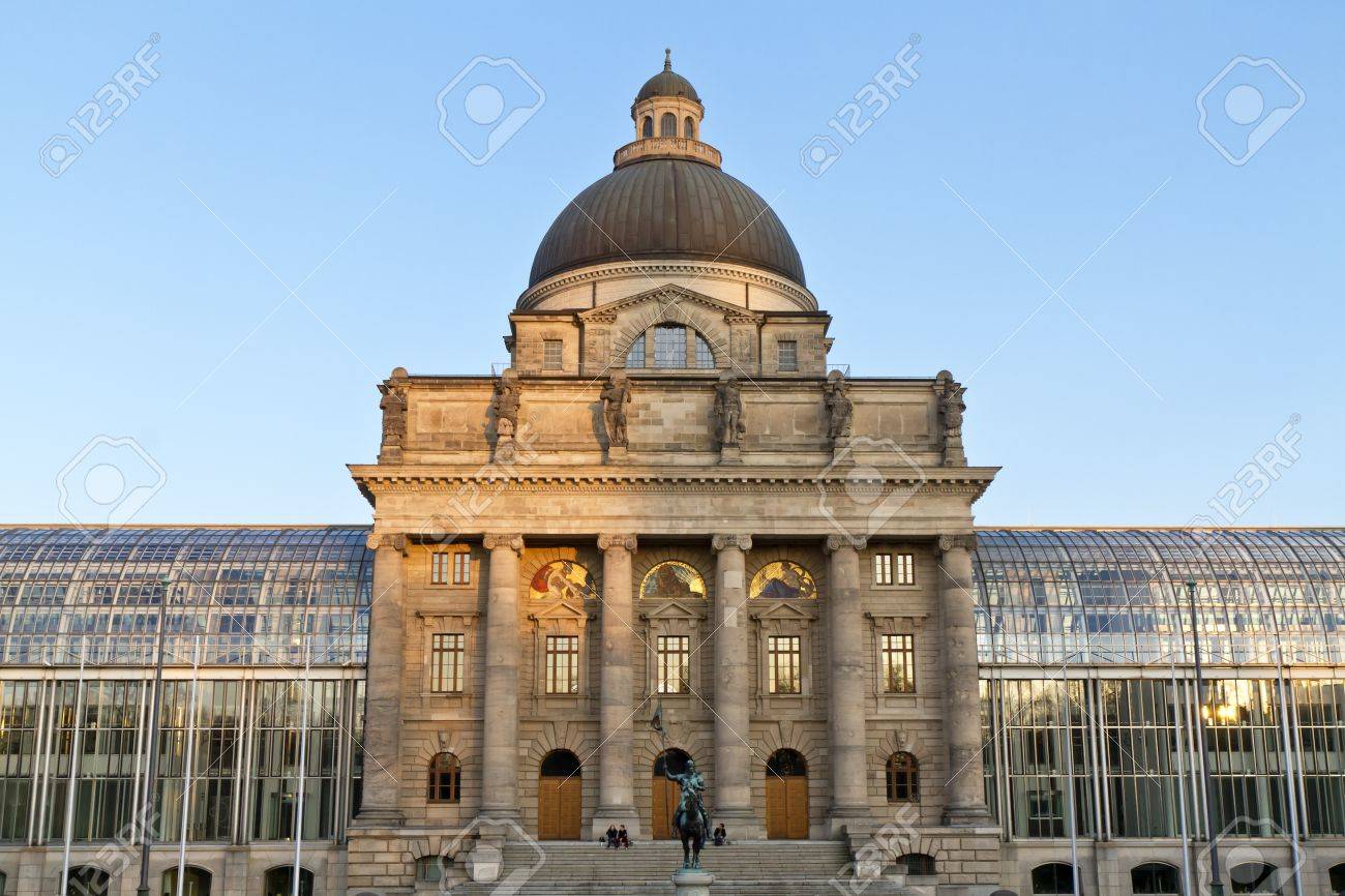 歴史的な政府の建物、ドイツのミュンヘンに Staatskanzleiの写真素材・画像素材 Image 12973688
