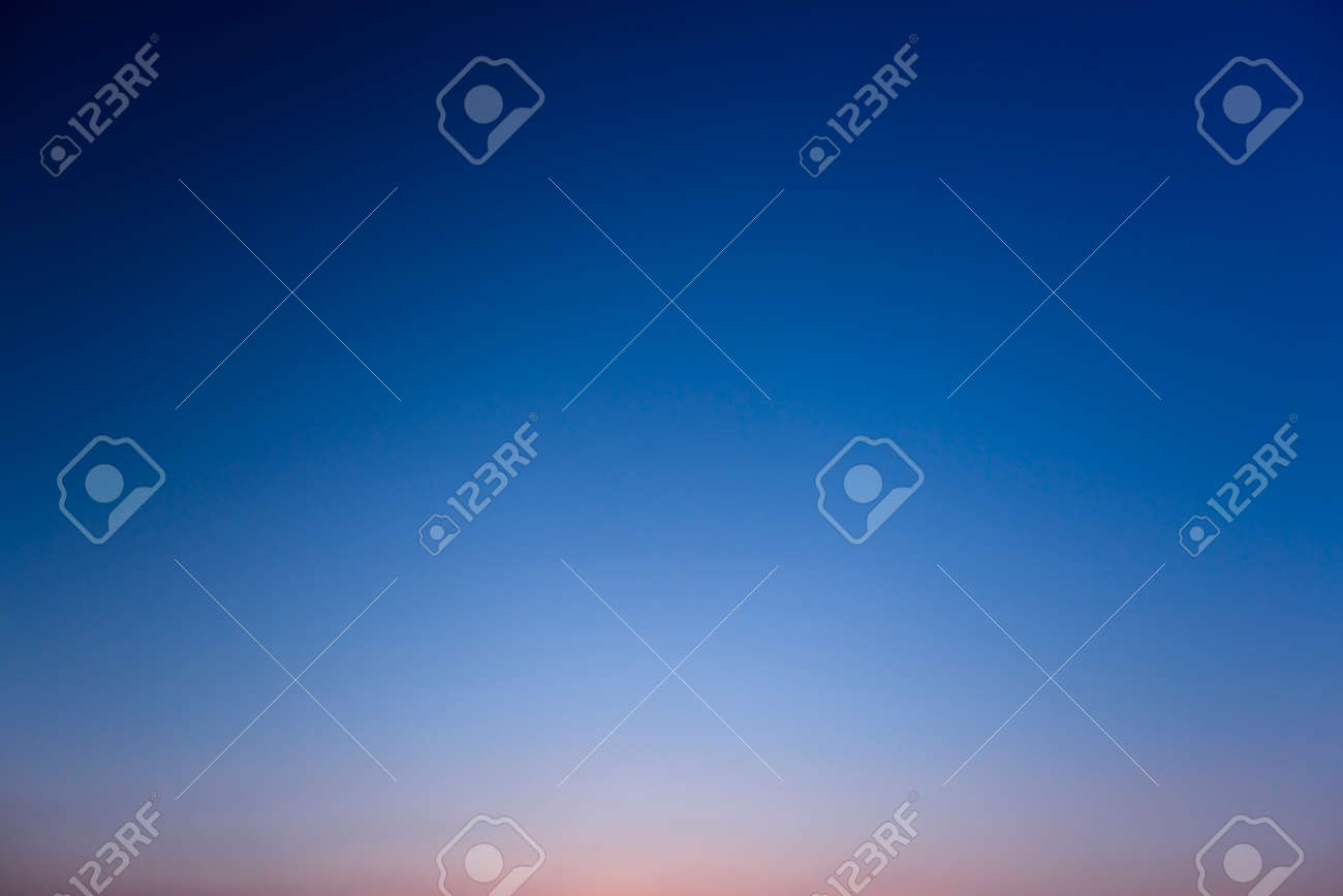 空のグラデーション 夕焼け空の背景 の写真素材 画像素材 Image