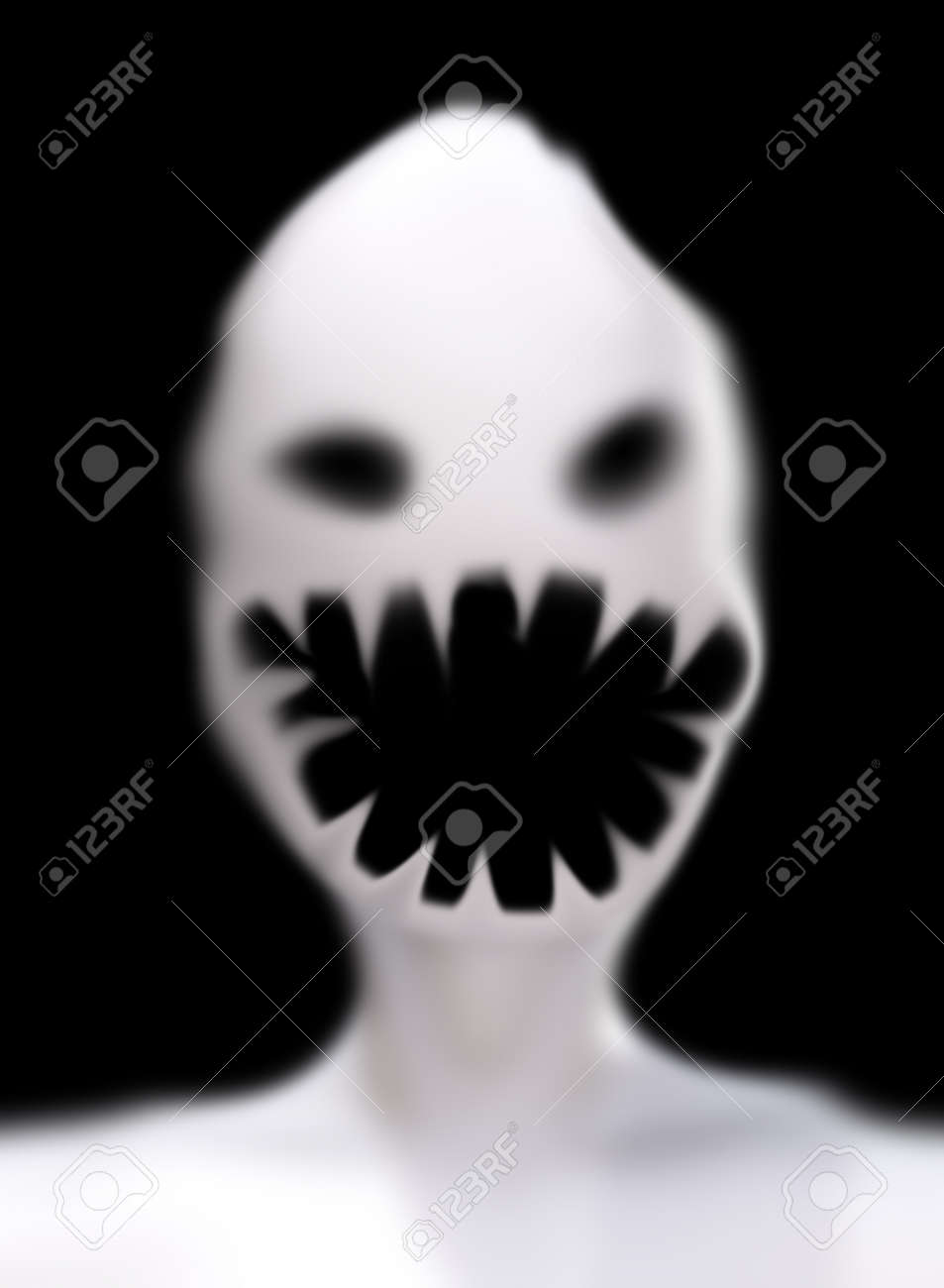 怖いハロウィーンの幽霊の顔を見て の写真素材 画像素材 Image