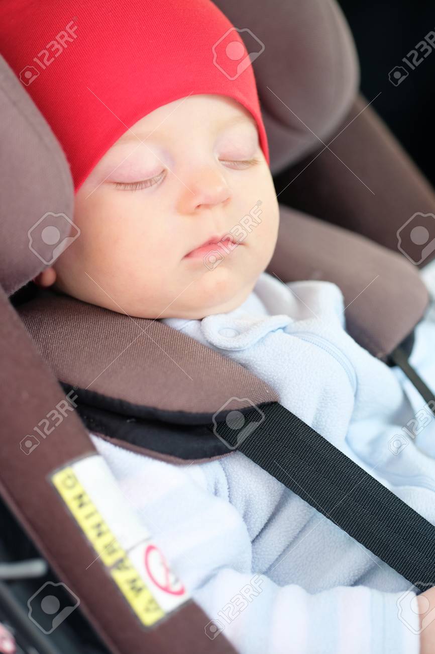 6 ヶ月赤ちゃんの車の座席で寝ています の写真素材 画像素材 Image 6 ヶ月赤ちゃんの車の座席で寝ています の写真素材 画像素材 Image