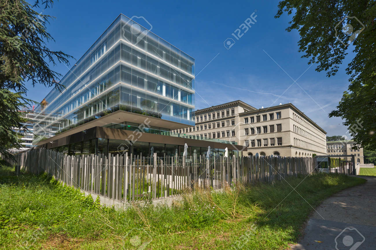 스위스 제네바에 있는 세계무역기구(WTO)는 국가 간 무역에 관한 규칙을 다루는 유일한 국제기구입니다. 주요 기능은 가능한 한 원활한  실행, 예측 가능성 및 자유를 촉진하는 것입니다. 로열티 무료 사진, 그림, 이미지 그리고 스톡포토그래피. Image