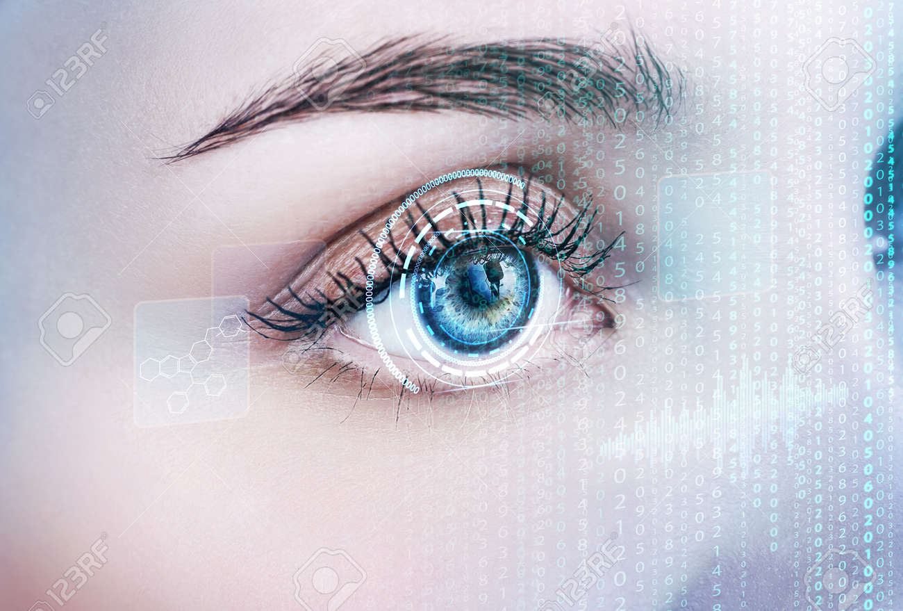 スキャン中のデジタル女性目 の写真素材 画像素材 Image