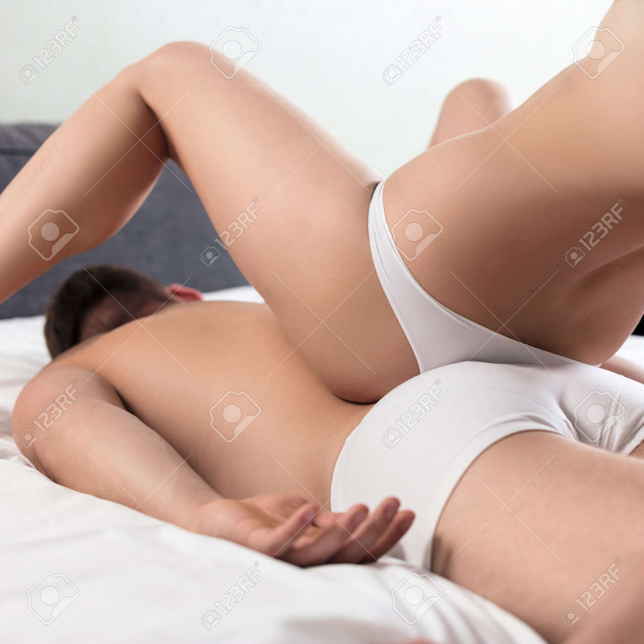 Aufreizend Erotische Massage Von Frau Zu Frau. Aufreizend Erotische Massage Von Frau Zu Frau.