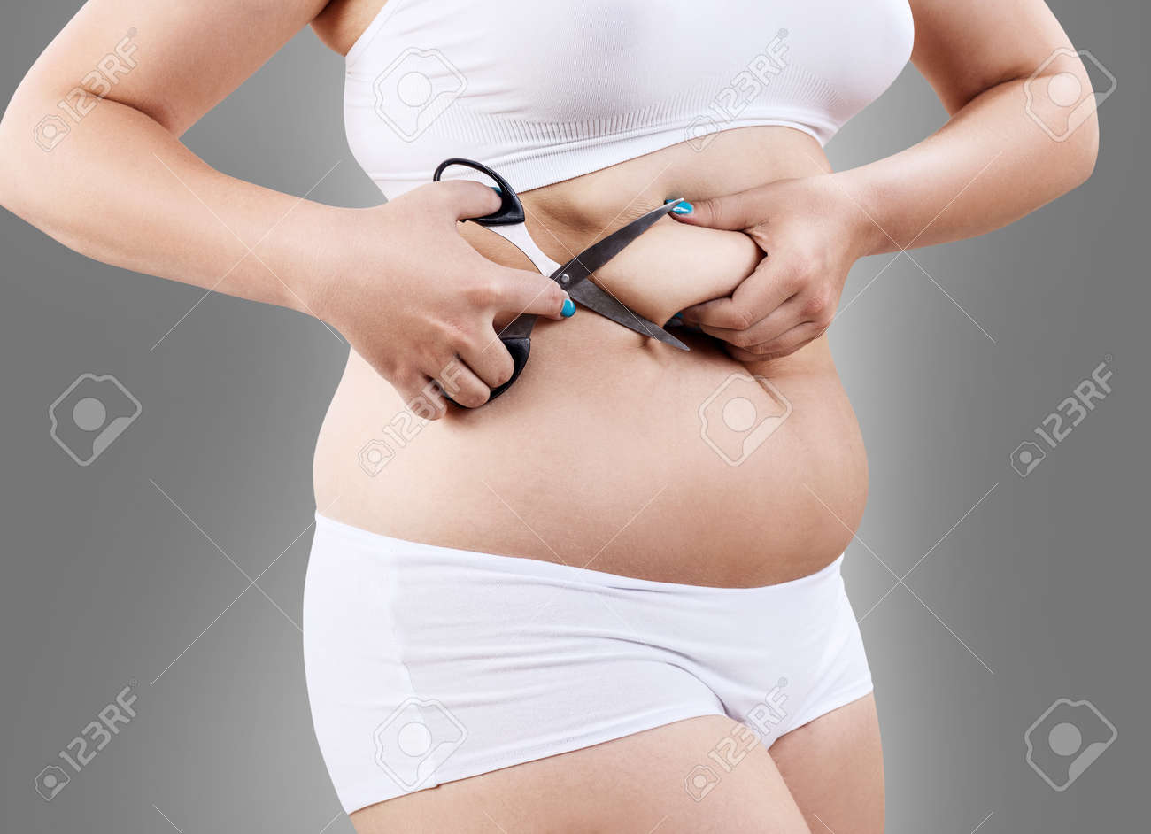腹　切　女 はさみを持ち、脂肪を切る女性。の写真素材・画像素材 Image 95042713