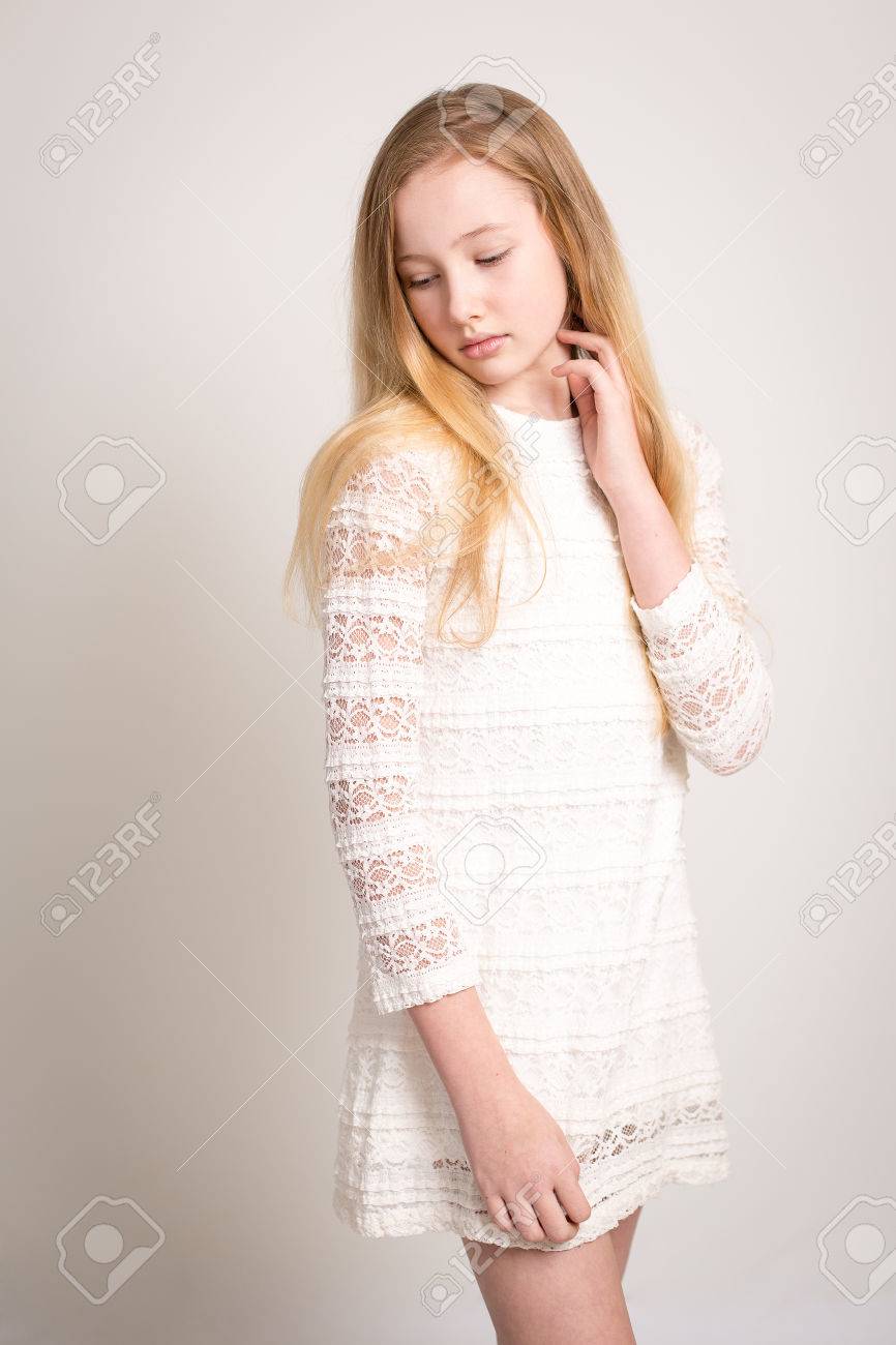 Ein nackter Teenager-Mädchen