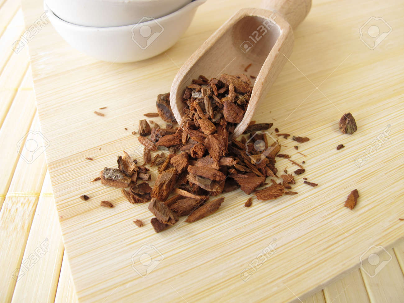 赤キナ皮 Cinchonae の皮質 の写真素材 画像素材 Image