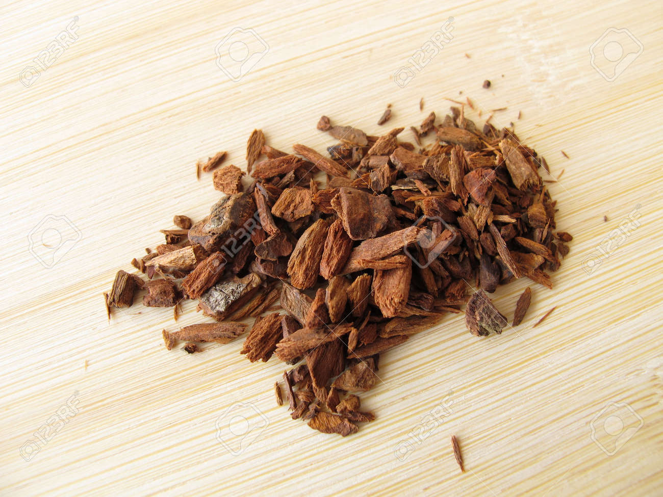 赤キナ皮 Cinchonae の皮質 の写真素材 画像素材 Image