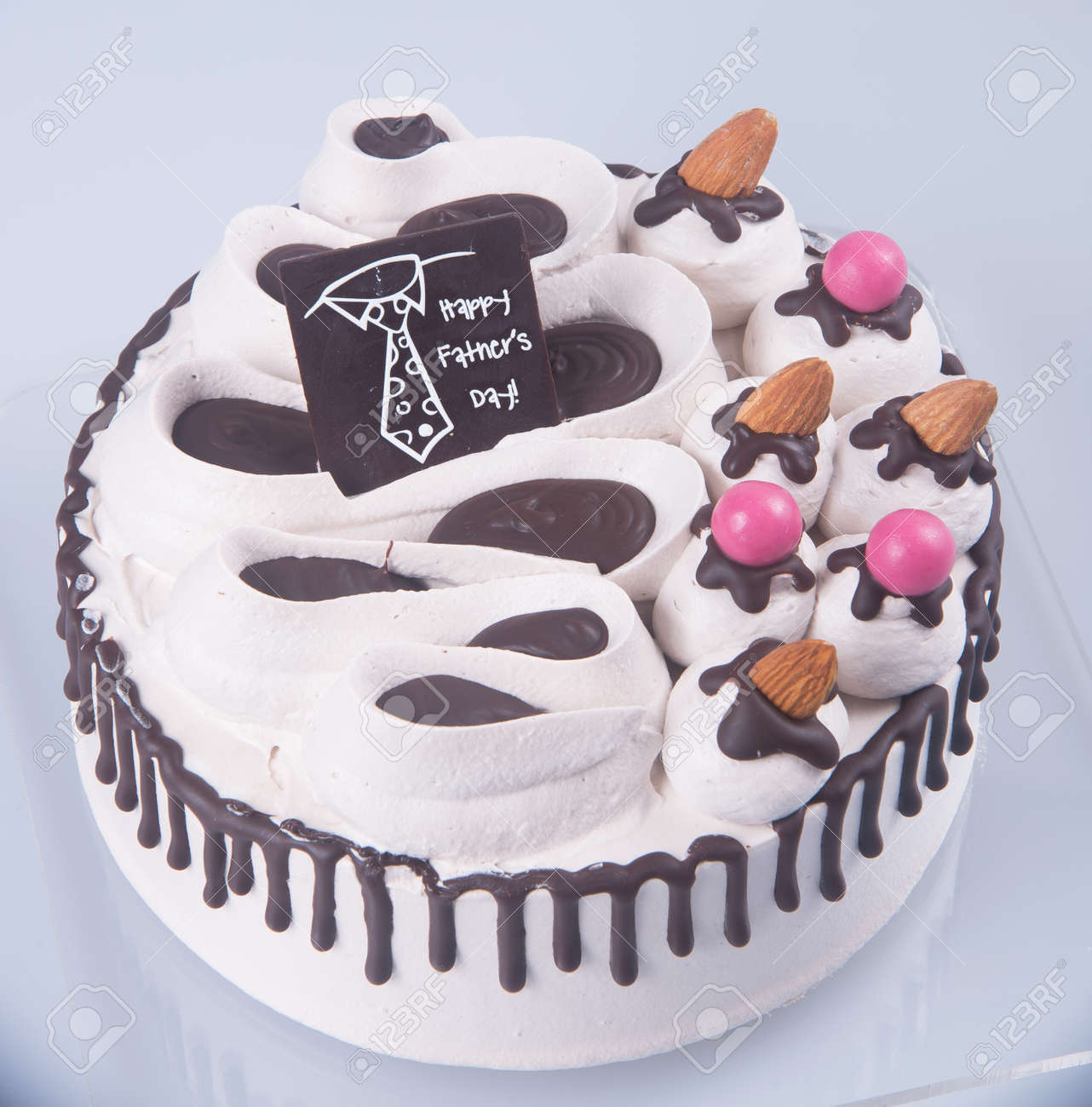 Gateau Gateau De Fete Des Peres Heureux Sur Un Fond Banque D Images Et Photos Libres De Droits Image