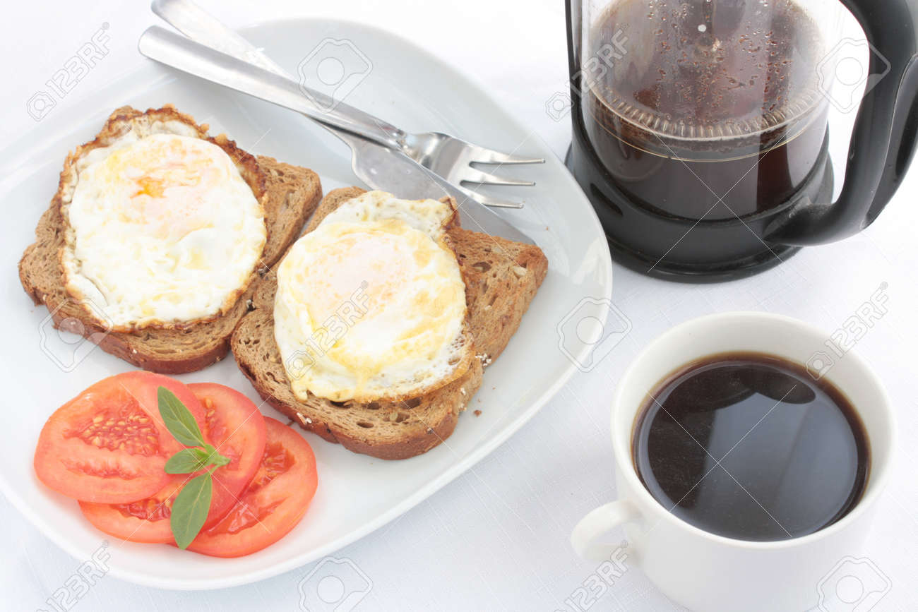 フランス語のコーヒーとトースト卵の朝食 の写真素材 画像素材 Image