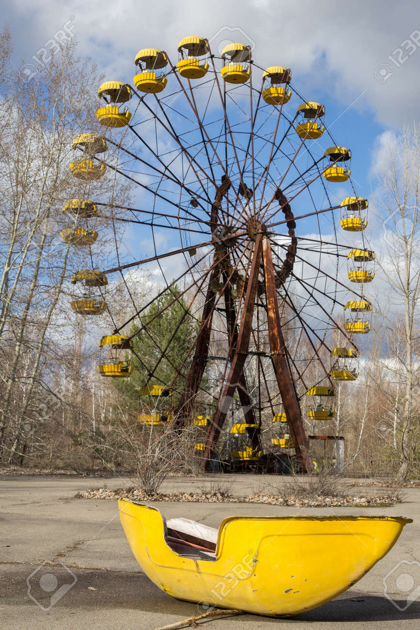 プリピャチ市の放棄された遊園地 の写真素材 画像素材 Image プリピャチ市の放棄された遊園地 の写真素材 画像素材 Image