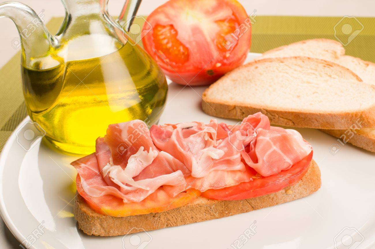 Hilo Chat para hablar de todo. - Página 40 14731247-una-rebanada-de-pan-con-aceite-de-oliva-tomate-y-jam%C3%B3n-un-cl%C3%A1sico-espa%C3%B1ol