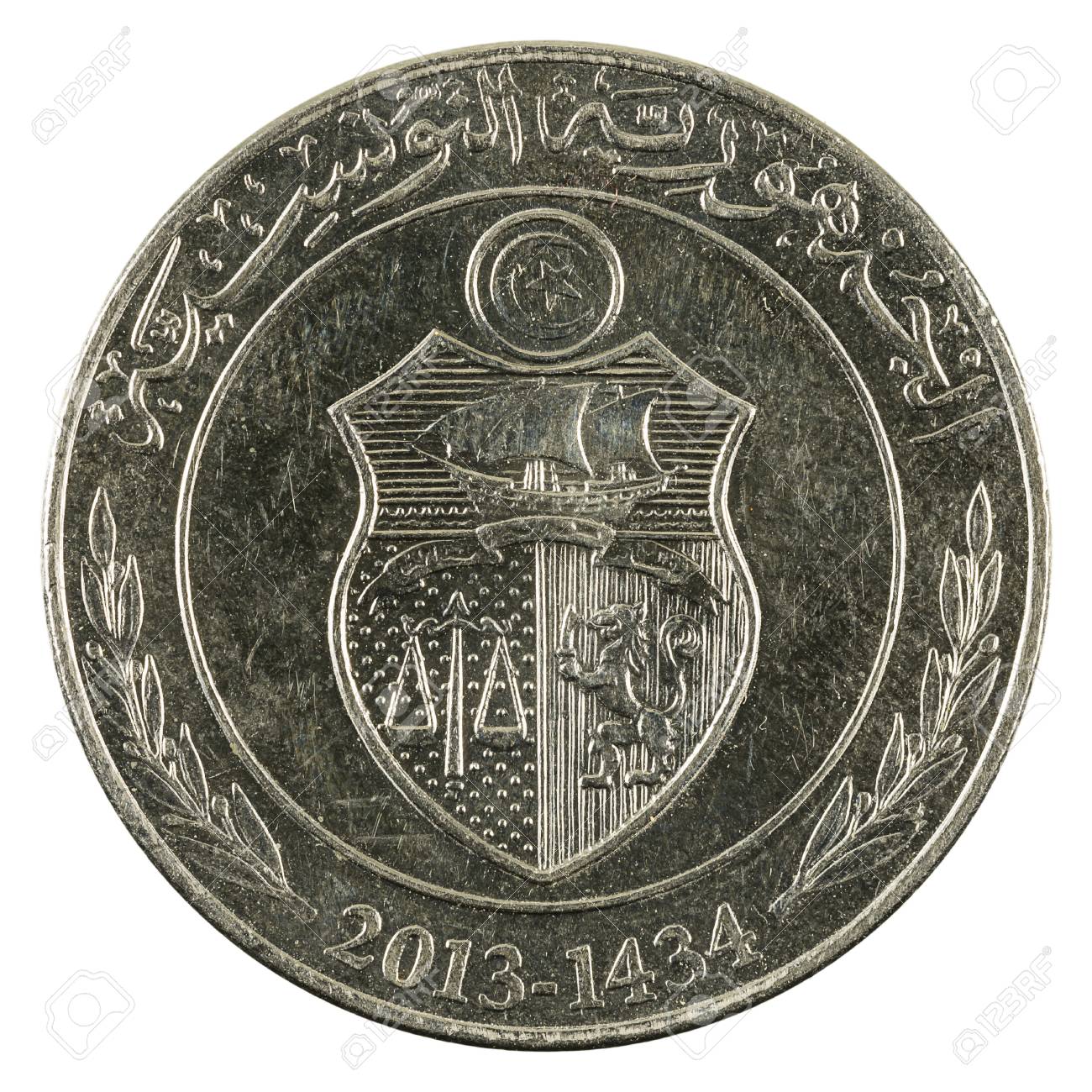1 チュニジア ディナール硬貨 (2013) の孤立した白い背景の写真素材・画像素材 Image 68672618