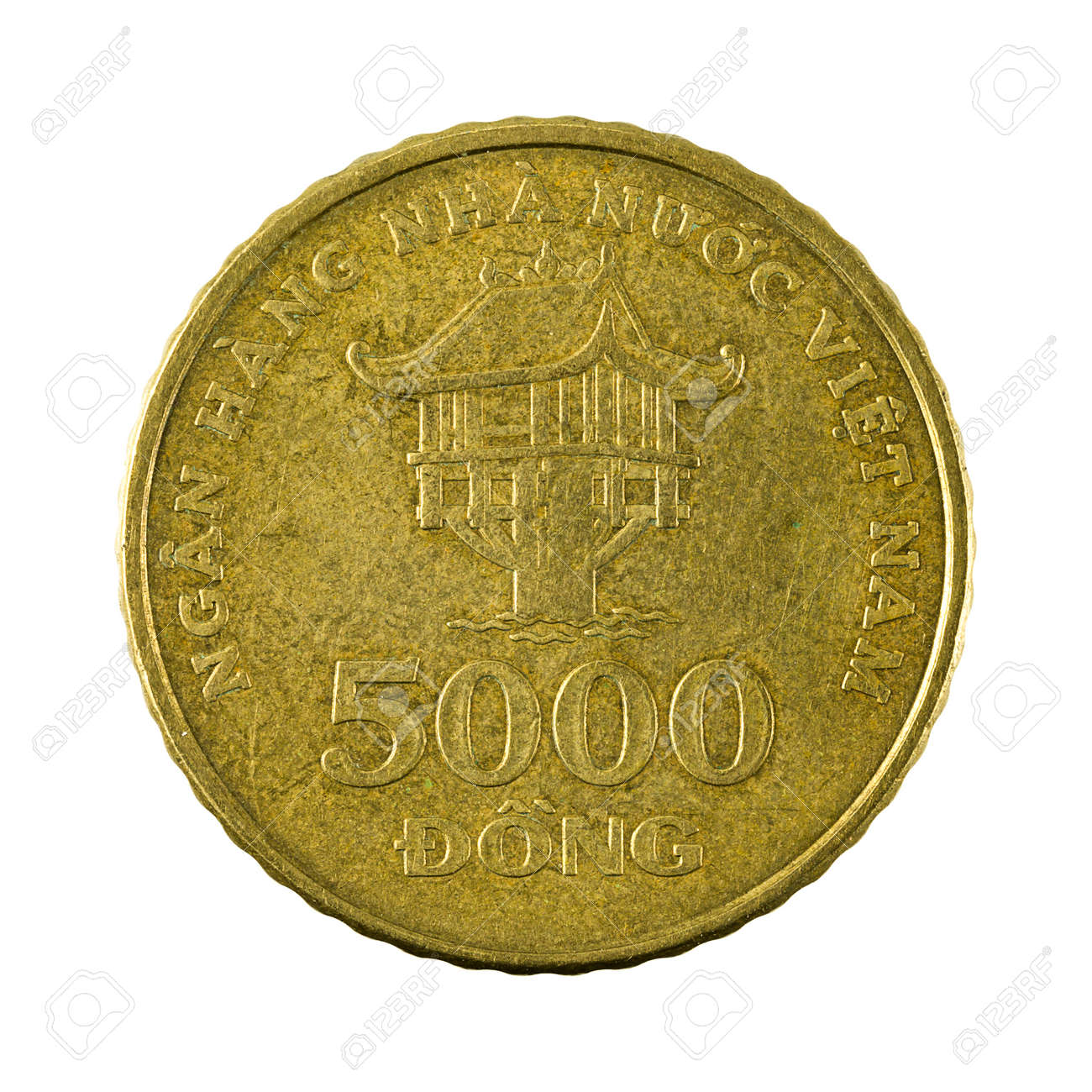 5000 ベトナムドン コイン白い背景に分離 (2003) 表側の写真素材・画像素材 Image 74685425