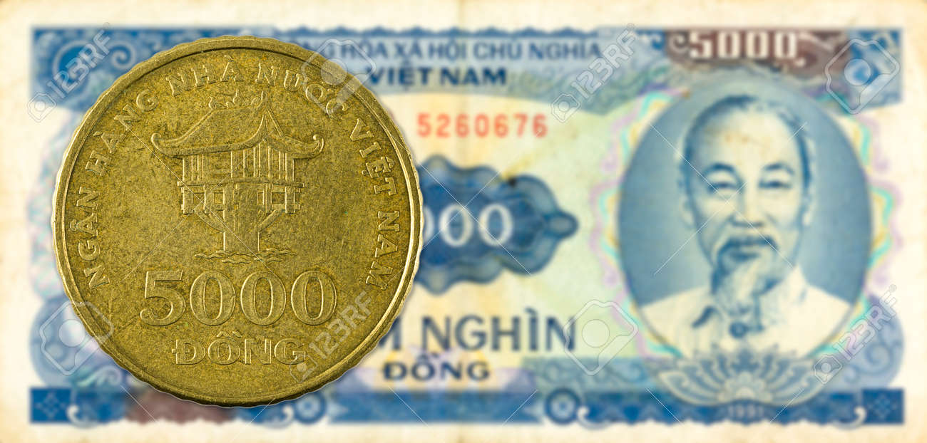 5000 ベトナム ドンの紙幣の表側に対して 5000 ドン コインの写真素材・画像素材 Image 76196736