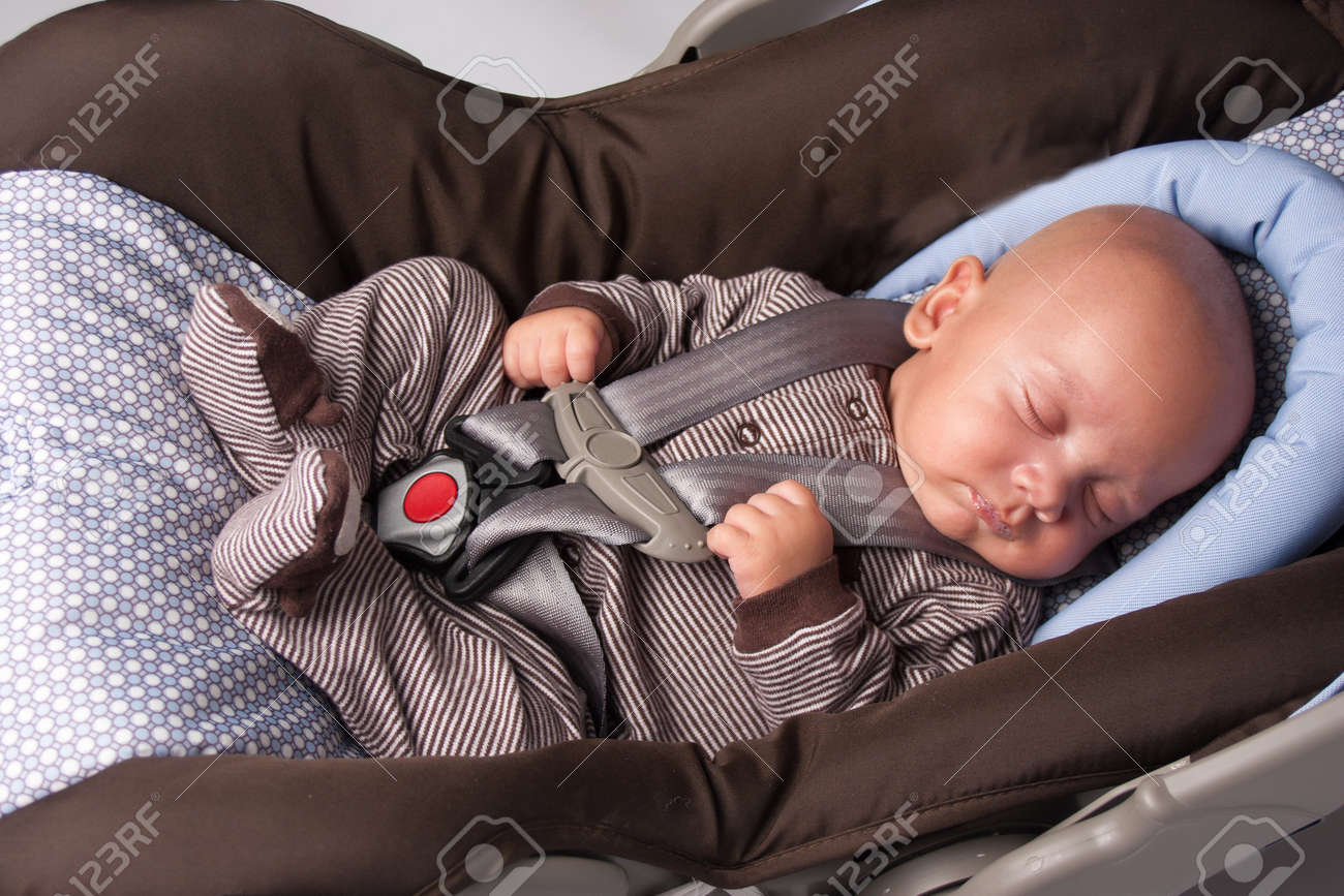 食べるヨーグルト チャイルド シートで寝ている男の子の赤ちゃんのかわいい女の子 の写真素材 画像素材 Image 食べるヨーグルト チャイルド シートで寝ている男の子の赤ちゃんのかわいい女の子 の写真素材 画像素材 Image