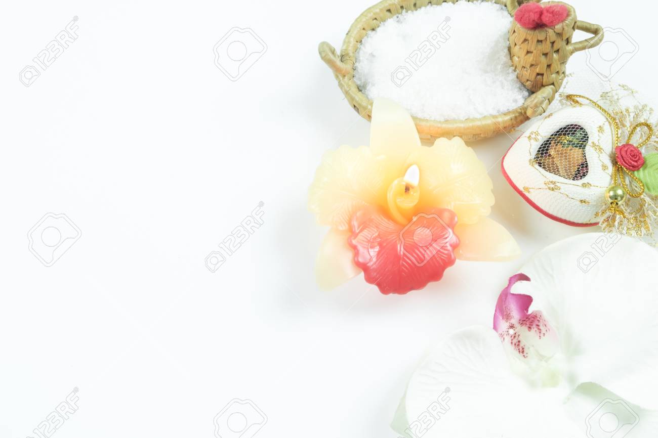 スパでのトリートメント 白で隔離の美しい構図 の写真素材 画像素材 Image