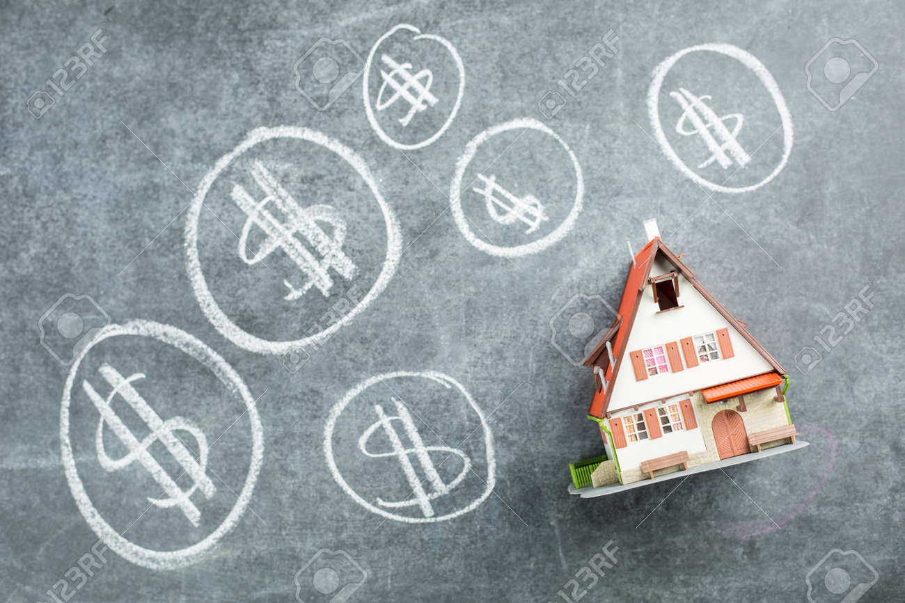 Hypotheken Haus Zum Verkauf Auf Dem Schwarzruckwand Lizenzfreie