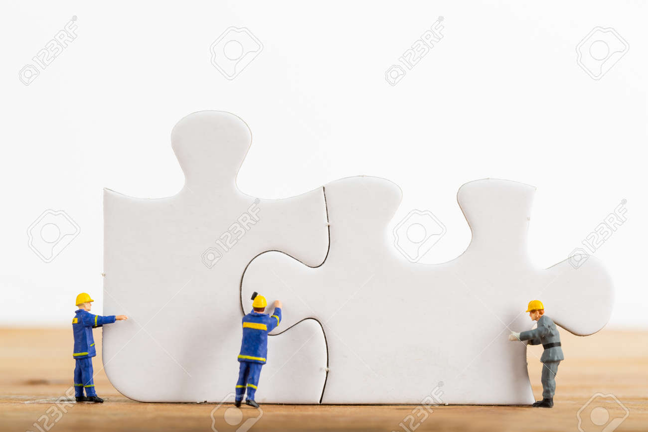 Start up your business idea of Engineer team with jigsaw puzzle. - 48403390 Start up your business idea of Engineer team with jigsaw puzzle. - 48403390