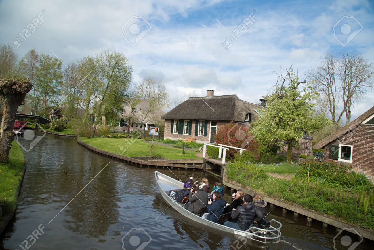 ヒートホールン オランダ 4 月 22 17 観光旅行のボートおよびヒートホールン村を訪問するオランダの北のベニスを呼ぶところ の写真素材 画像素材 Image ヒートホールン オランダ 4 月 22 17 観光旅行のボートおよびヒートホールン村を訪問するオランダの北のベニスを呼ぶところ の写真素材 画像素材 Image