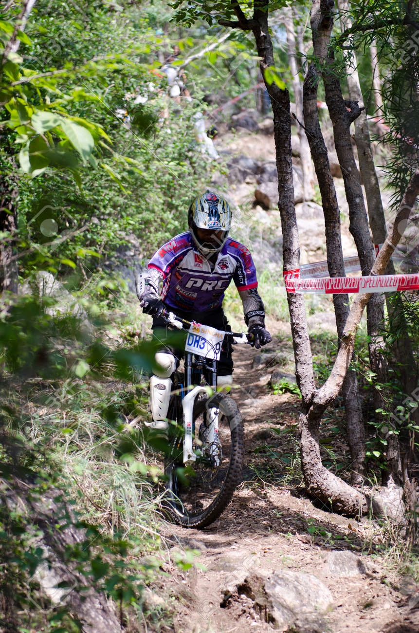 downhill mountain bike competition