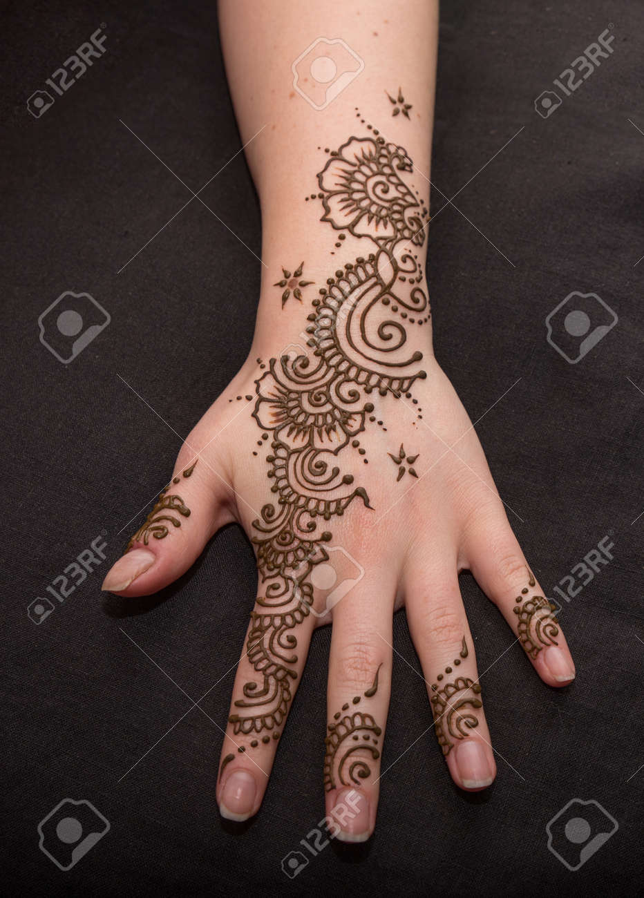 Mehndi design , Vishu Ladies Beauty Parlour B CRoad , Mangal tt