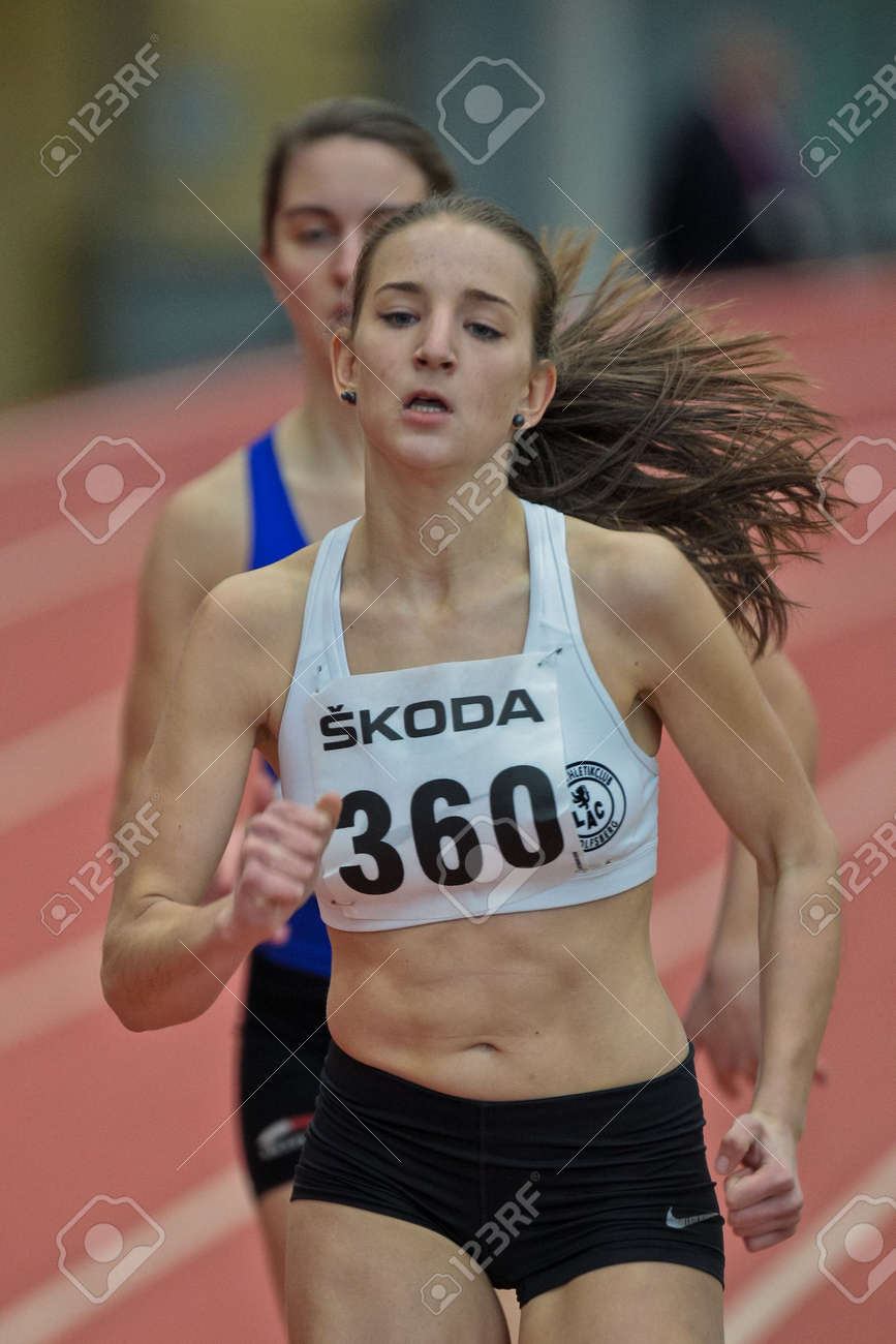 リンツ オーストリア 2 月 25 日 マグダレナ果実 オーストリア 360 6 位に配置 Linz オーストリアの女性の 400 M イベントで 12 年 2 月 25 日に の写真素材 画像素材 Image