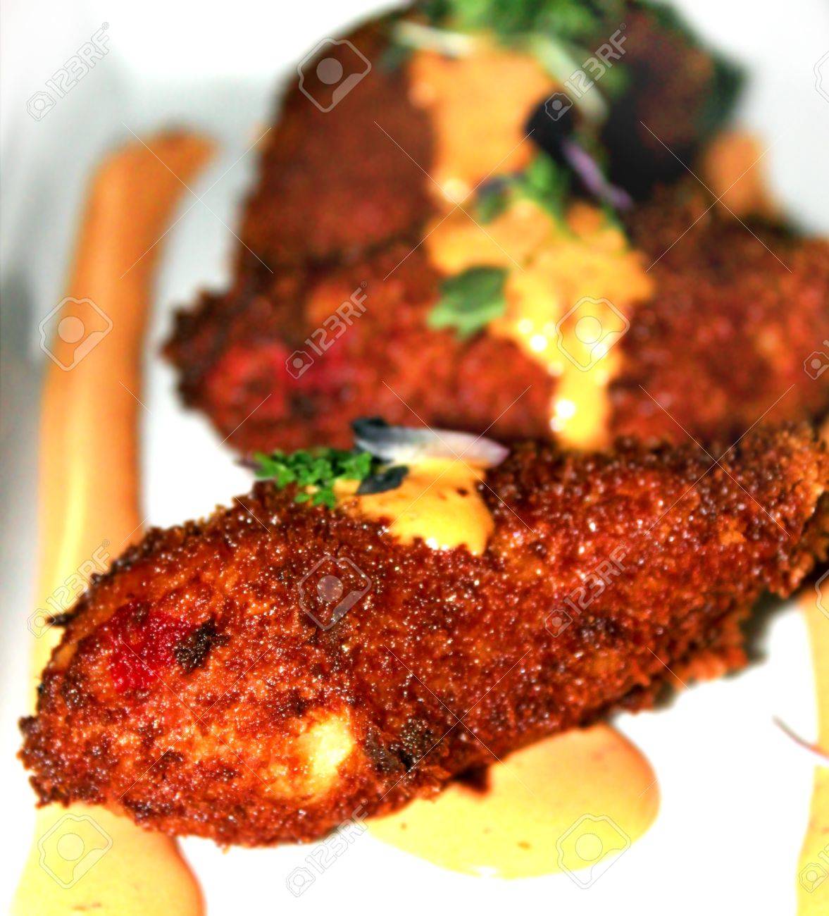 http://previews.123rf.com/images/hlehnerer/hlehnerer1109/hlehnerer110900026/10727005-Appetizer-plate-of-spicy-fried-jalapeno-poppers-Stock-Photo.jpg