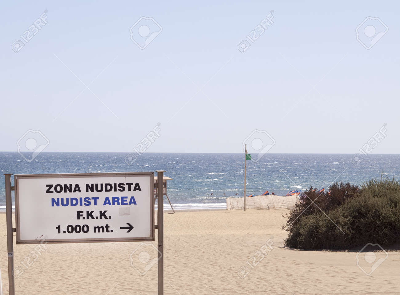 スペインのグラン カナリア島にヌーディストビーチの方向を示す記号 の写真素材 画像素材 Image