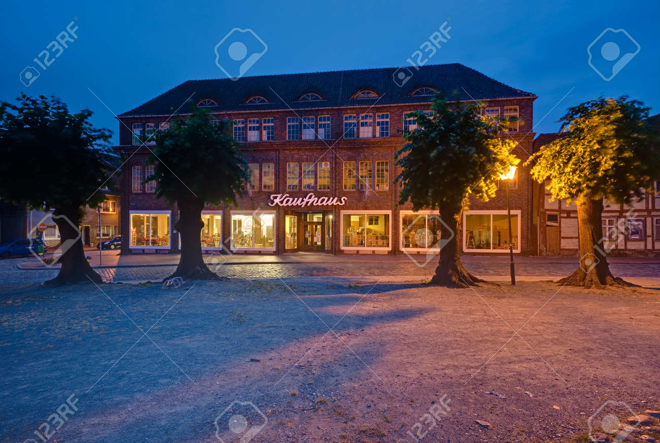 旧カールシュタット Karstadt 百貨店 Doemitz Mecklenburg 西部の Pomerania ドイツ の写真素材 画像素材 Image