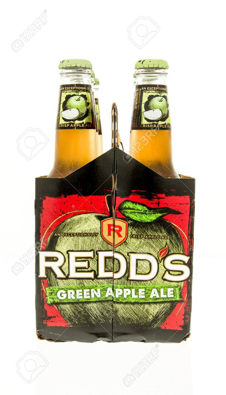 Winneconne Wi 16 年 3 月 15 日 Redd の青りんごビールのシックス パック の写真素材 画像素材 Image