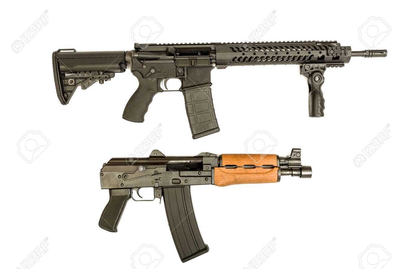 Fusils D Assaut Ar 15 Et Ak 47 Sur Fond Isole Banque D Images Et Photos Libres De Droits Image 67729853