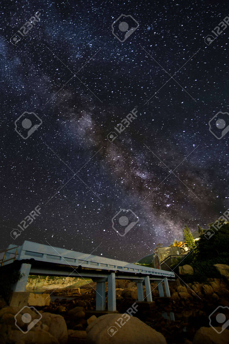 Shek O 香港で天の川と夏の夜の空 の写真素材 画像素材 Image