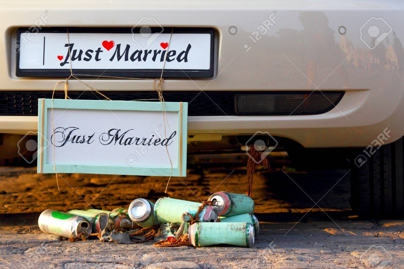 結婚式の車板で ジャストマリッジ ビール缶します の写真素材 画像素材 Image 結婚式の車板で ジャストマリッジ ビール缶します の写真素材 画像素材 Image
