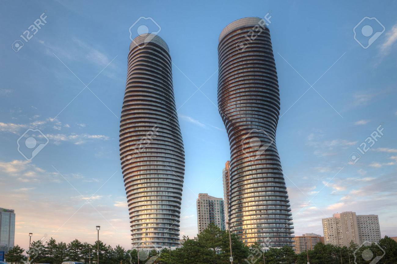 絶対の世界 ミシサガ カナダの未来のマンション の写真素材 画像素材 Image