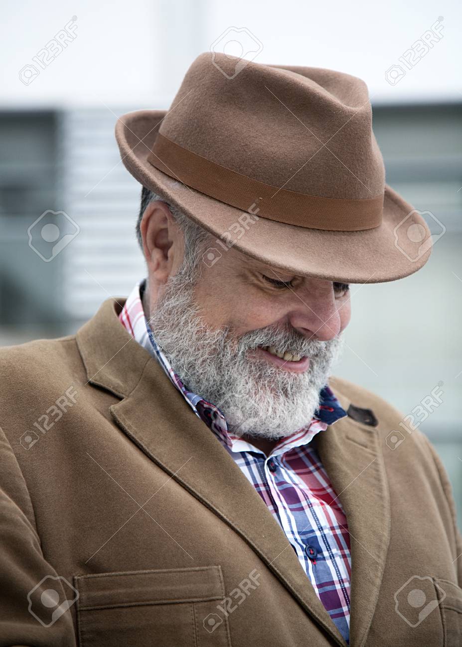 hombres de 50 anos con barba