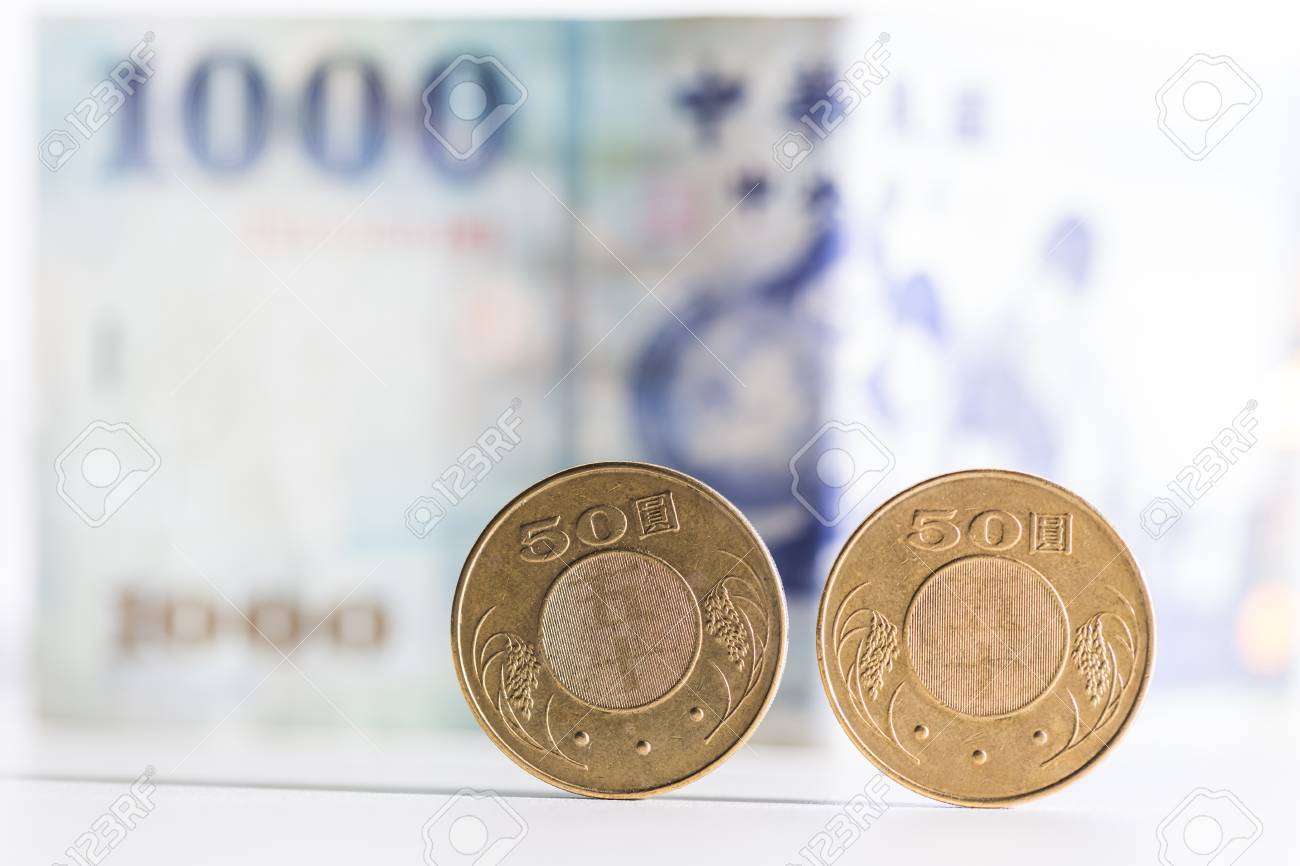 50 대만 달러 동전 배경에 지폐와 함께 로열티 무료 사진, 그림, 이미지 그리고 스톡포토그래피. Image 60598388