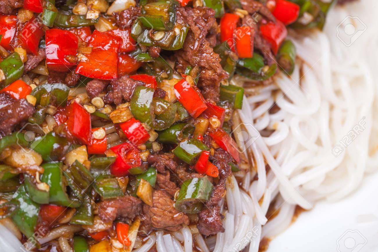 中国の米麺人気中華料理牛肉の赤と緑の唐辛子ソース炒め の写真素材 画像素材 Image 中国の米麺人気中華料理牛肉の赤と緑の唐辛子ソース炒め の写真素材 画像素材 Image