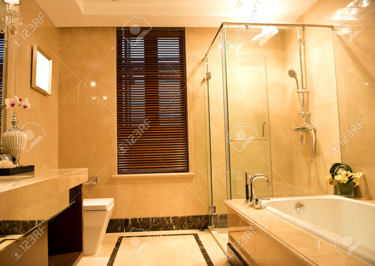 belle salle de bains dans une chambre d h tel luxueuse banque d Salle De Bain Chambre D'Hotel ~ belle salle de bains dans une chambre d h tel luxueuse banque d