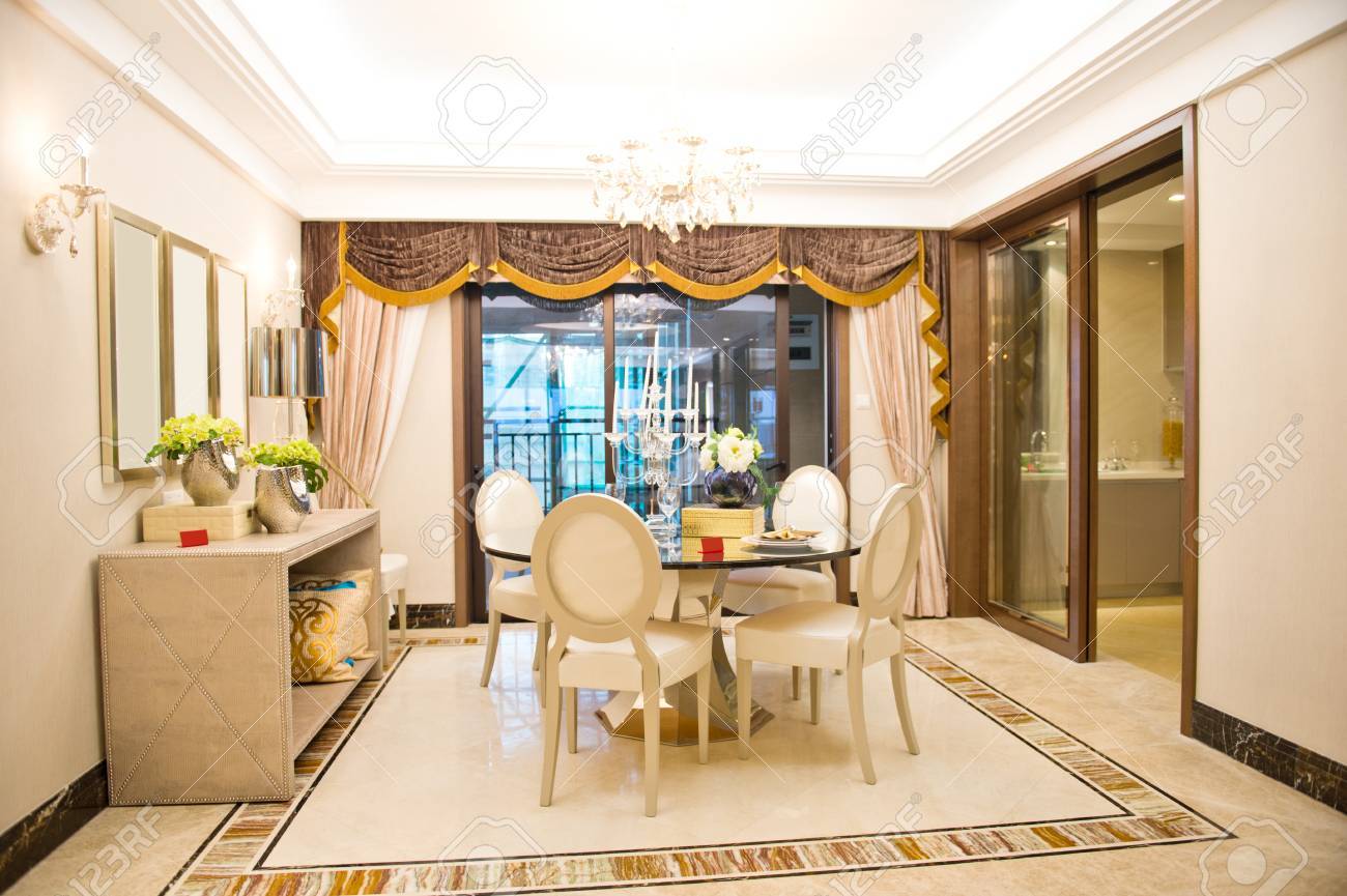 Sala Da Pranzo Moderna In Una Casa Di Lusso