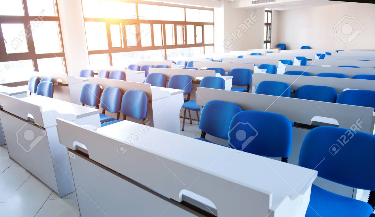 Vide Classe De College A L Universite Banque D Images Et Photos Libres De Droits Image Vide Classe De College A L Universite Banque D Images Et Photos Libres De Droits Image